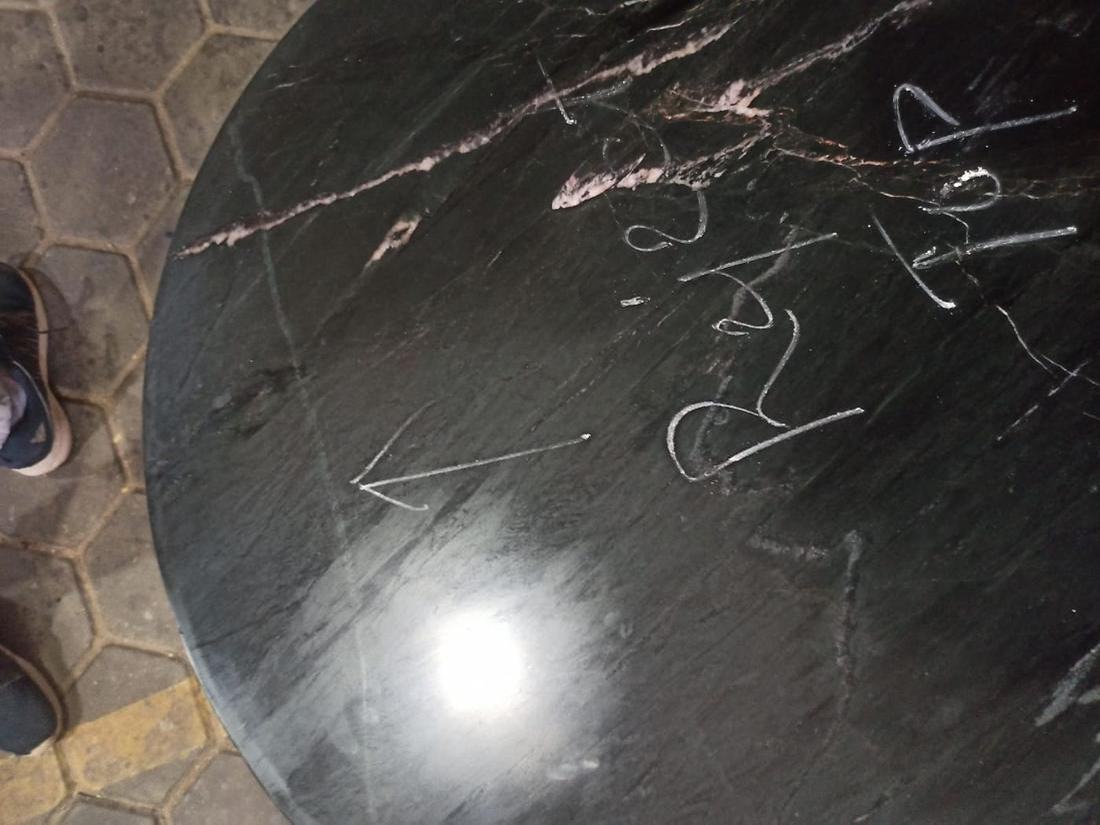Dark marble table top with a crack chalk-marked by the inspector, recorded at a pre-shipment inspection in Jodhpur.