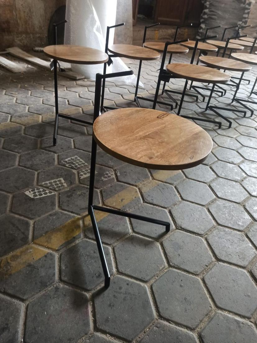 Sofa tables with metal frames